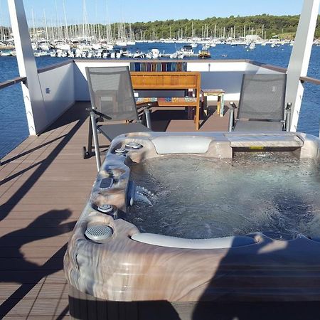 Villa House Boat - Floating House Astrid à Pula Extérieur photo